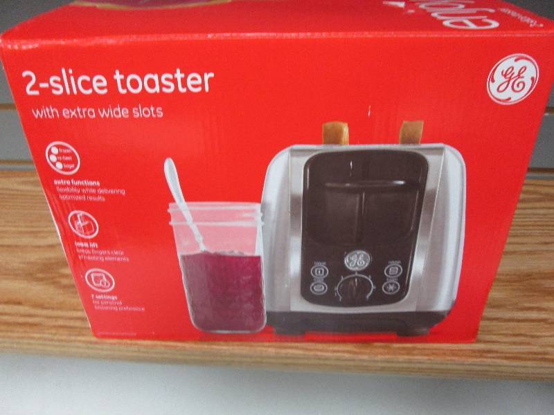 lot 325 image: GE 2 slice toaster with extra wide ...