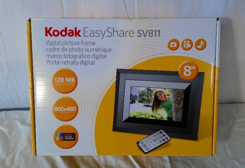 lot 9 image: (both new in box) Kodak Digital 8 Picture Frame & 4 Sided Picture Cube