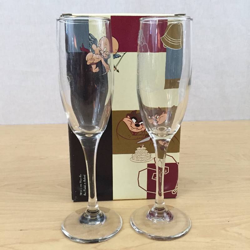 lot 76 image: Rare Vintage Collectible Warner Bros Looney Tunes Mr & Mrs Etched Taz & Tazmina Tazmanian Devil Wedding Toast Champagne Glasses