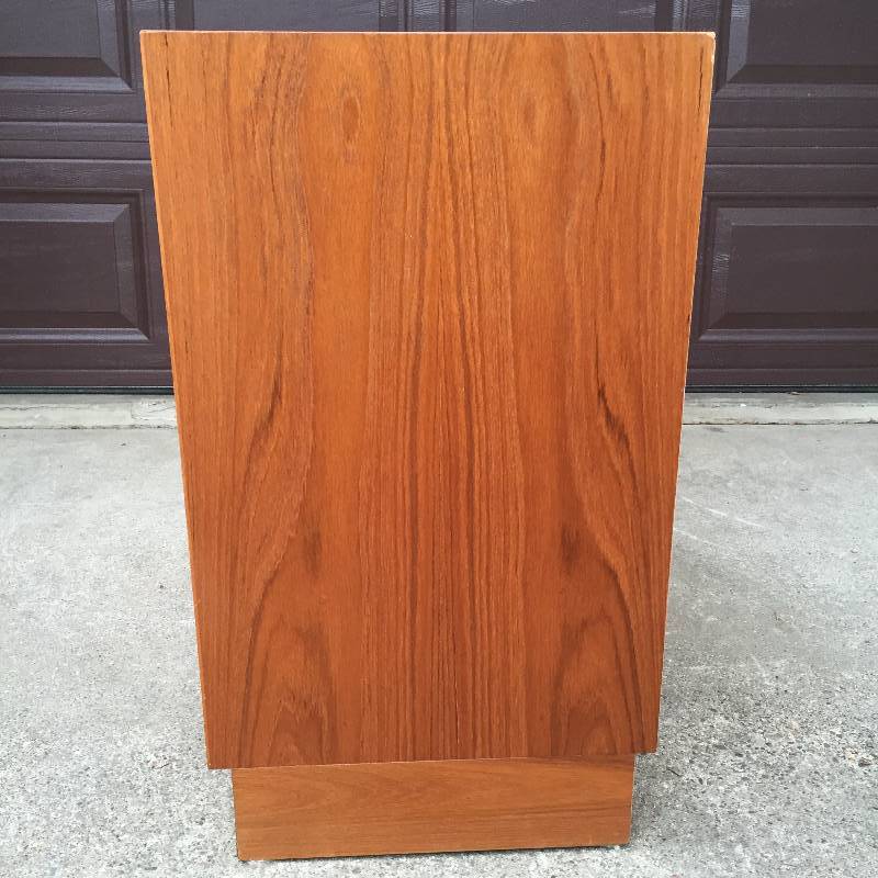 lot 125 image: Danish Modern Mid Century Style Credenza Sideboard Media Record Music Console Cabinet 47.75x16x28 - Nice Bones but top will need resurfacing or be covered with Mod Vinyl Square Cushions