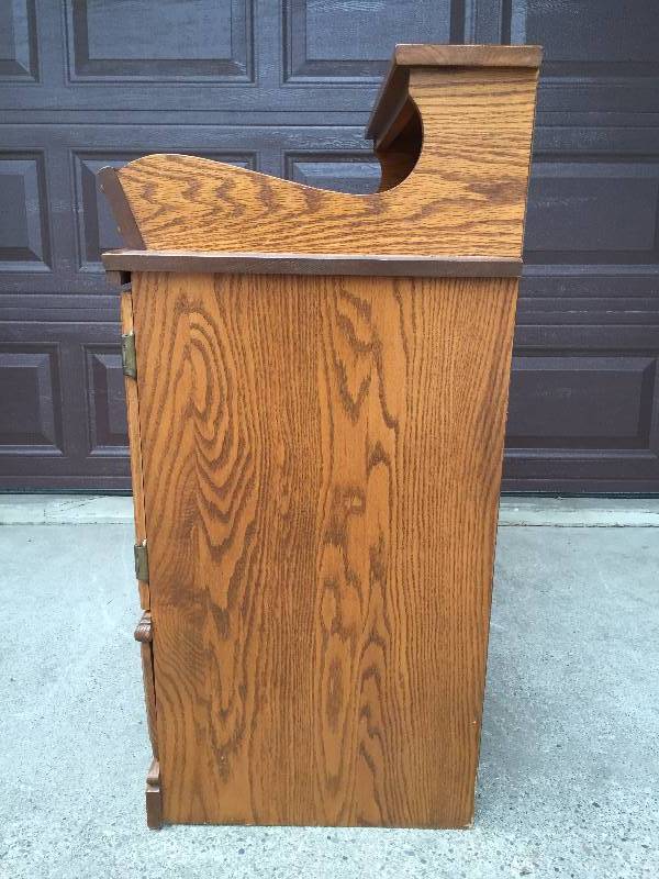lot 126 image: BIG WOW VINTAGE & Charming French Country Cottage Chic DRY SINK Wash Stand Cabinet COMMODE Cupboard CHEST - Felt Pads on Bottom 29.75x18x38 - LIKE NEW