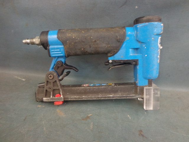 Pneumatic Stapler