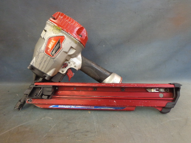 Max Pneumatic Super Framer Clipped Head Stick Nailer