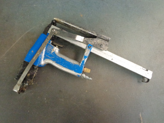 Pneumatic Stapler