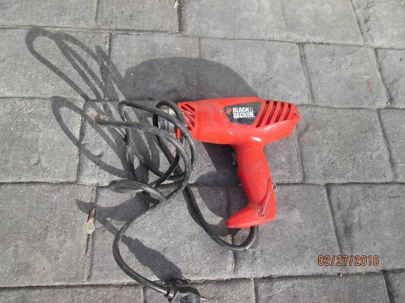 lot 8 image: Black & Decker heat gun...