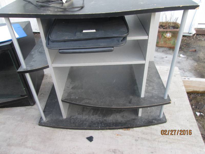lot 39 image: Entertainment center shelf, 19 x 32...