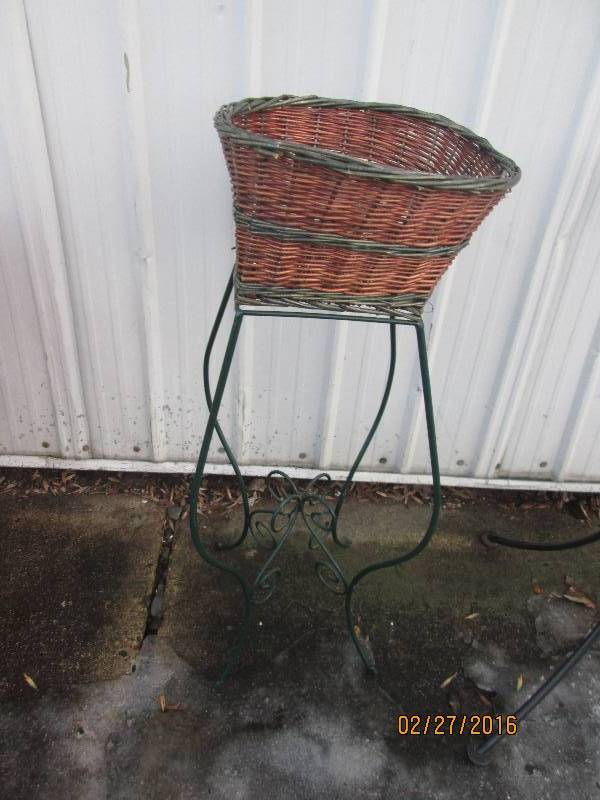 lot 41 image: Metal base wicker plant holder, 31...
