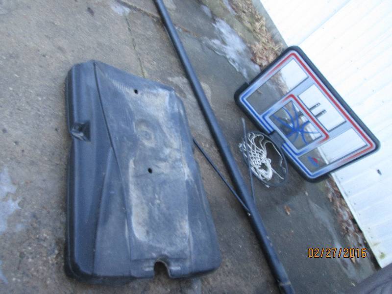 lot 45 image: Adjustible height basketball setup,...