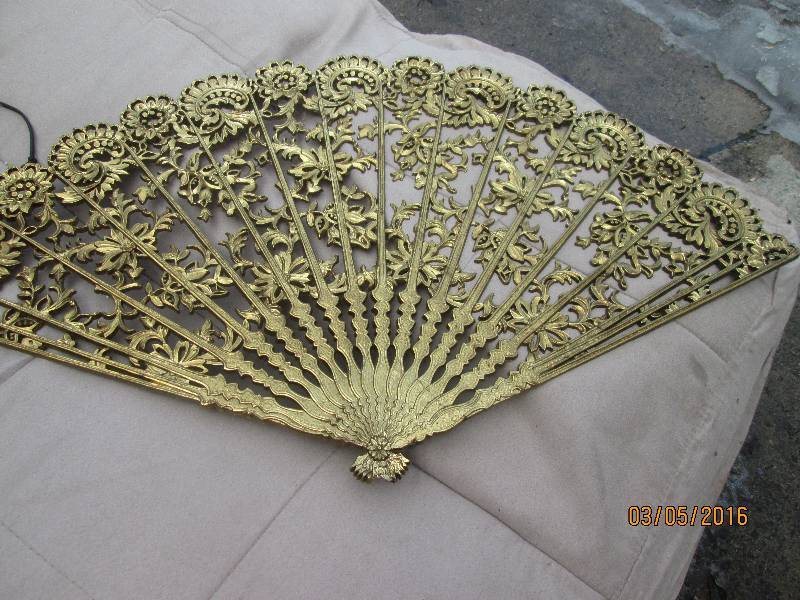 lot 56 image: plastic fan dcor with metal look,...