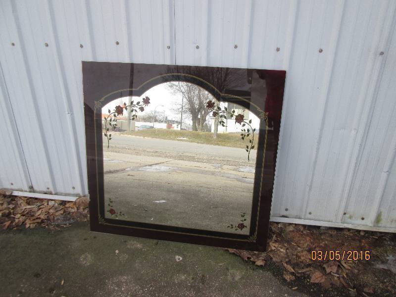 lot 57 image: glass decorative mirror, 30 x 32...