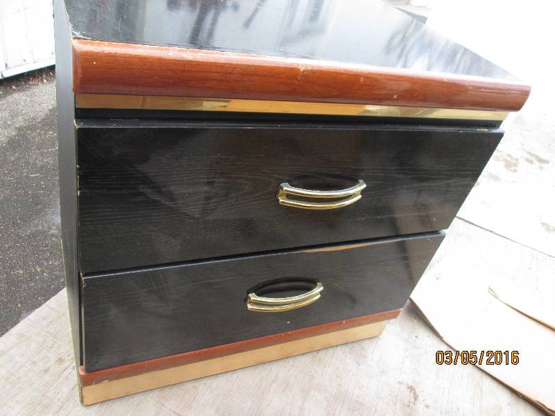 lot 58 image: Bedside stand, 16.5 x 24 x 23...