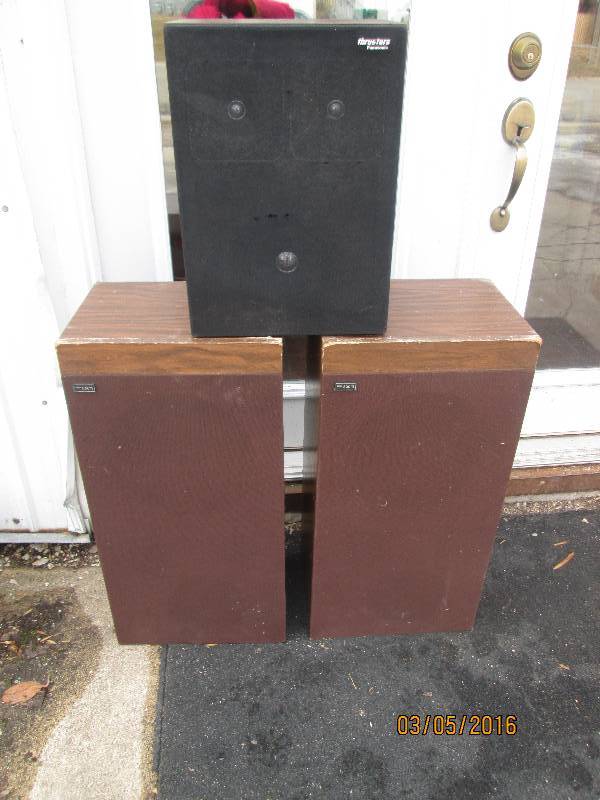 lot 62 image: Lot of 3 speakers, LSI and Panasoni...