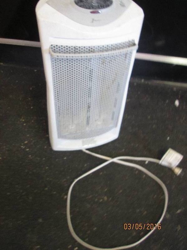 lot 70 image: Space heater...