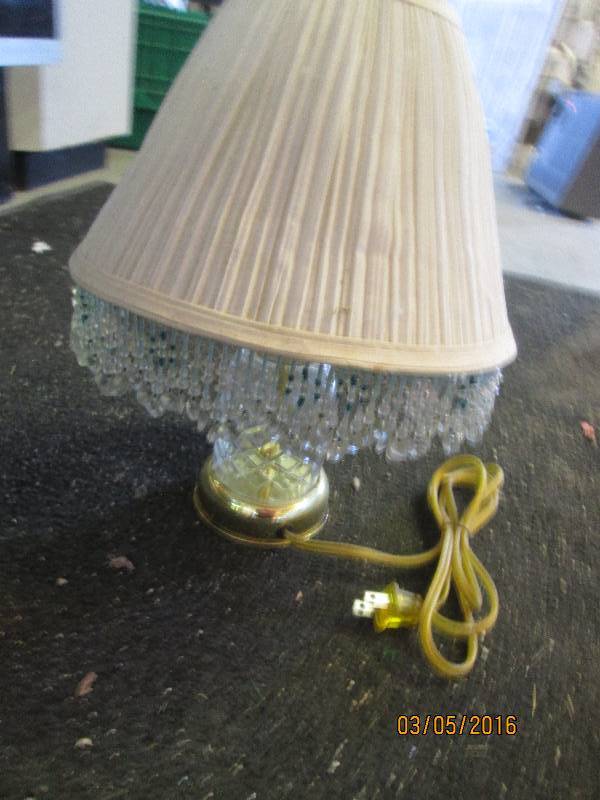 lot 98 image: small lamp...