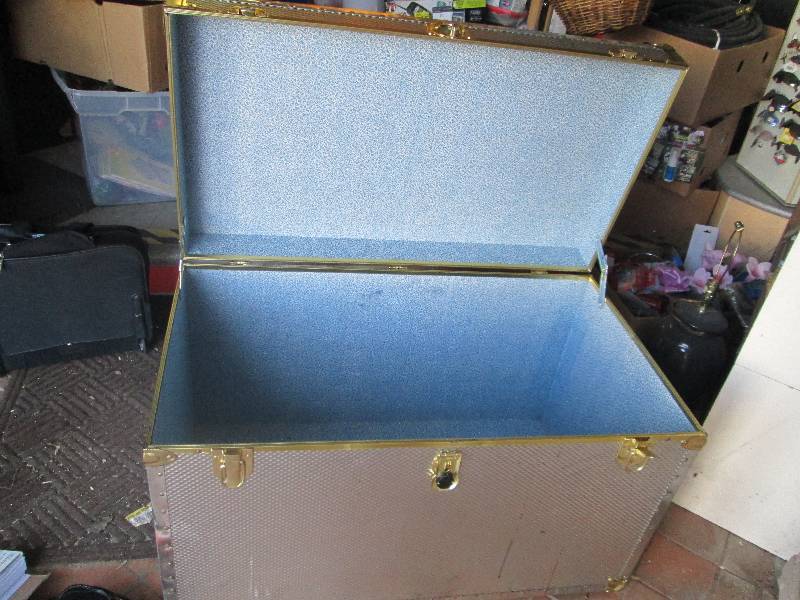 lot 128 image: sturdy metal exterior trunk, all la...