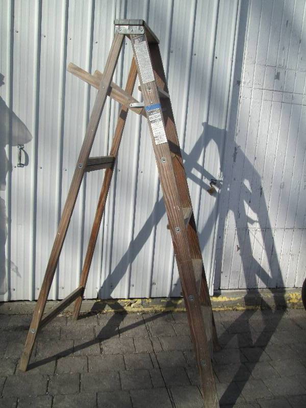 lot 154 image: 6 foot step ladder, one step missin...