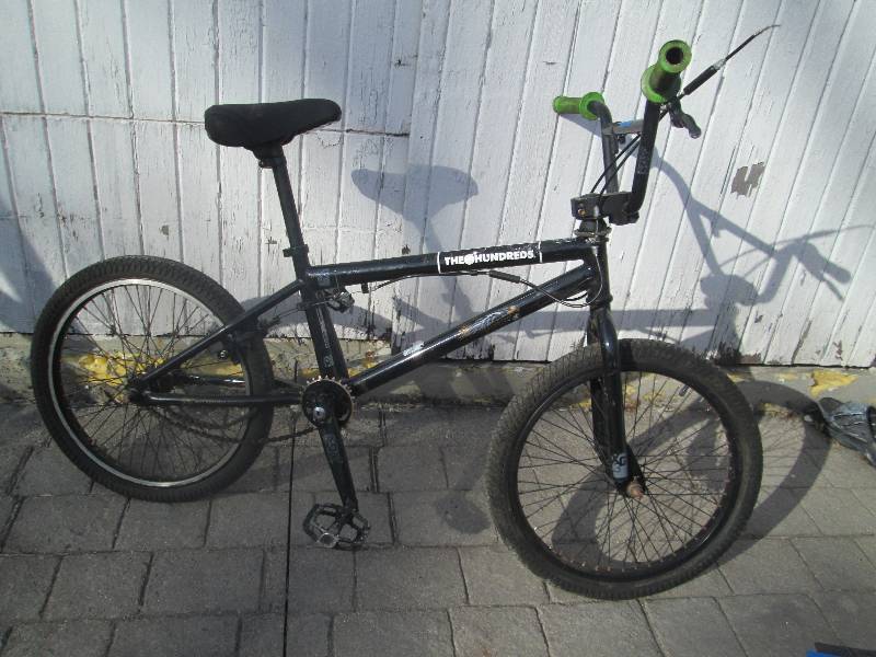 lot 155 image: Boys bike, needs a tune up...