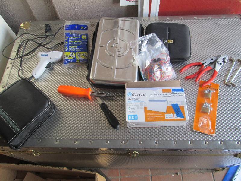 lot 156 image: Lot of tools and craft supplies...