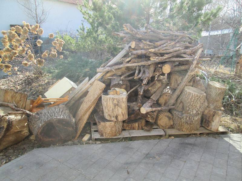 lot 160 image: Large pile of firewood, several hug...