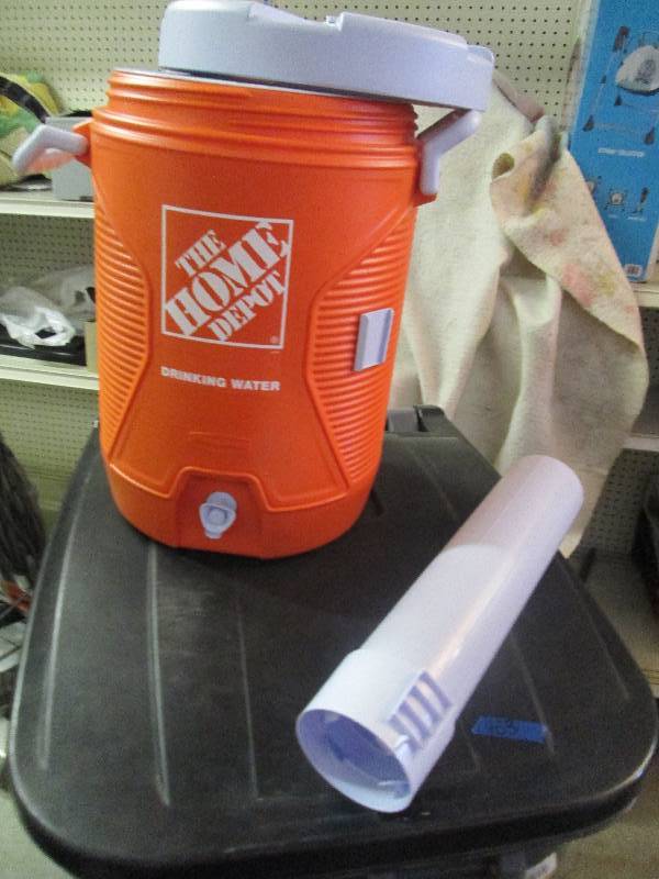 lot 164 image: Rubbermaid 5 gallon water cooler wi...