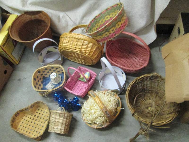 lot 174 image: lot of woven baskets...