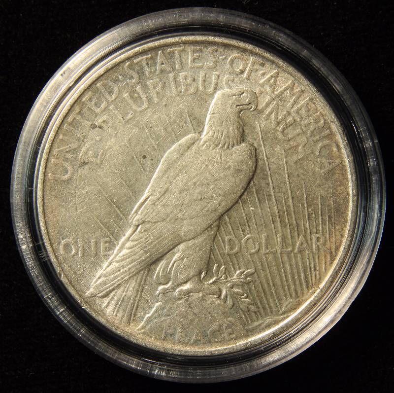 1922-D PEACE SILVER DOLLAR IN AIRTITE HOLDER
