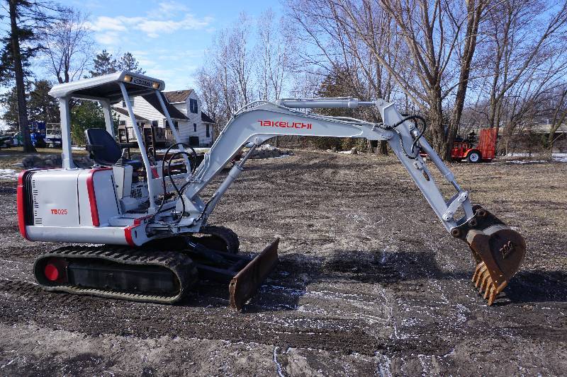 Late 1990s Takeuchi Model TB025 Mini Tracked Excavator