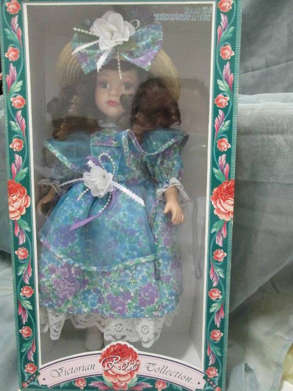 Collectable  Victorian Rose Collect...