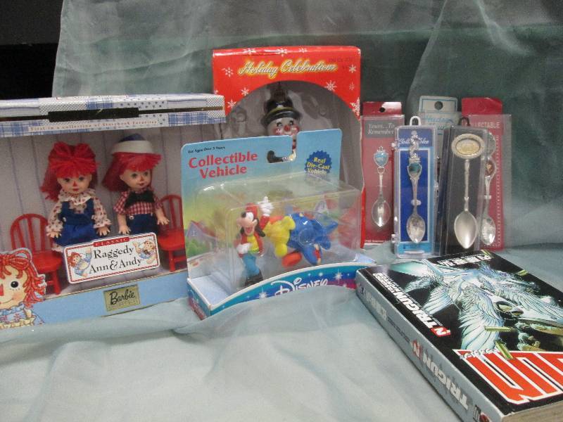 Assorted Collectables Dolls...