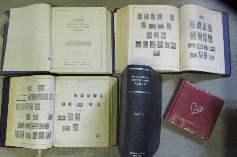 Lot of older foreign stamp books, n...