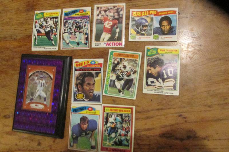 Lot of assorted football cards...