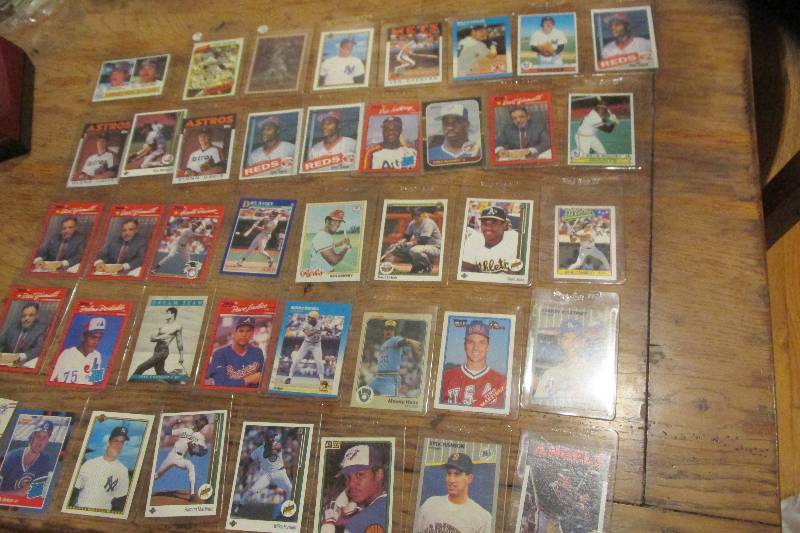 Lot of good baseball player cards...