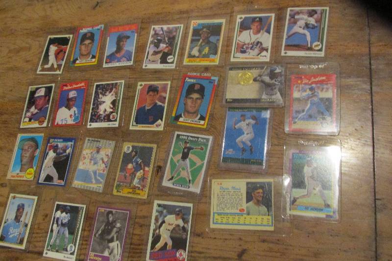 Lot of good baseball player cards i...