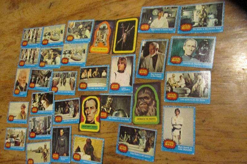 Lot of 1977 Star Wars cards...