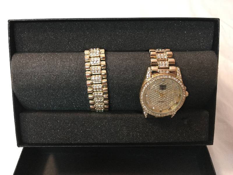 lot 1 image: Trax Mens Goldtone Watch & Bracelet Set