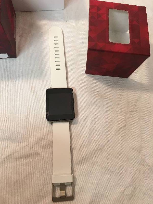 lot 10 image: Smart Watch Lg Watch -White