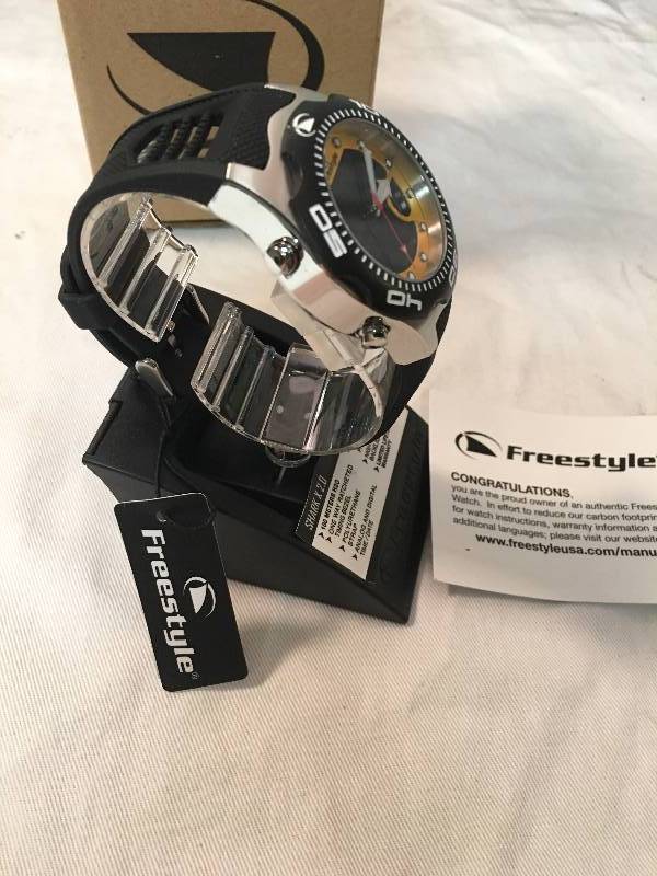 lot 16 image: Mens Freestyle Shark x 2.0 Black & Yellow Watch retail $100