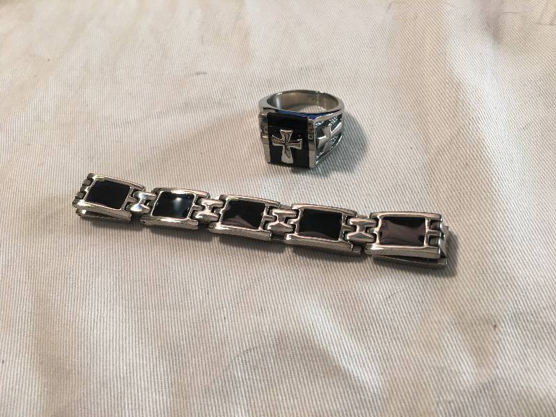 lot 46 image: Stainless Steel Mens Bracelet & Ring Set Size 13