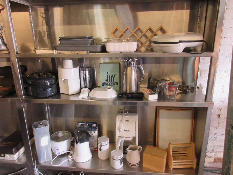 lot 3 image: Kitchen Items  Vintage to Newer