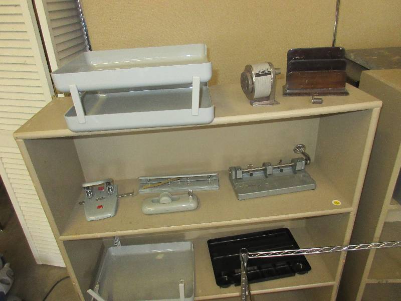 lot 4 image: Office Supplies & Book Shelves & Rolling File Cart