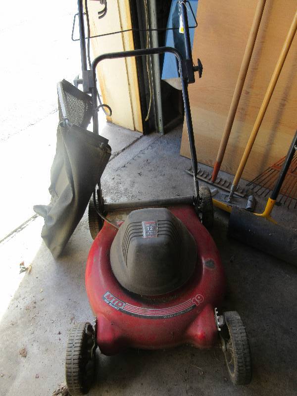 lot 7 image: Yard Tools for the Seasons