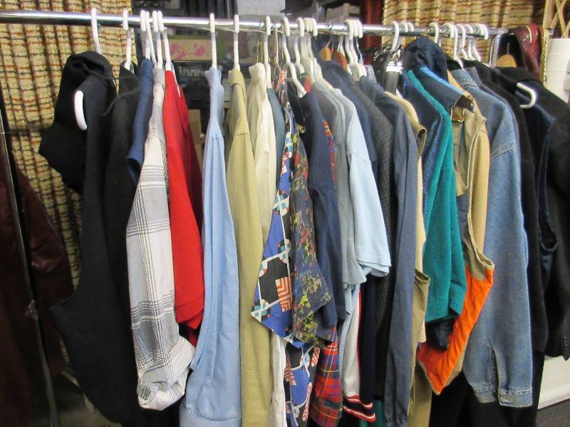 lot 9 image: Rack Full of Clothing