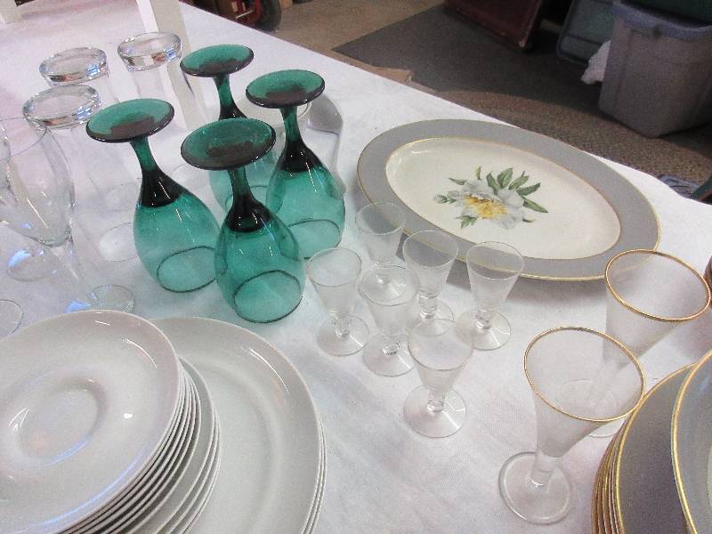 lot 18 image: Glasses & China & Pyrex