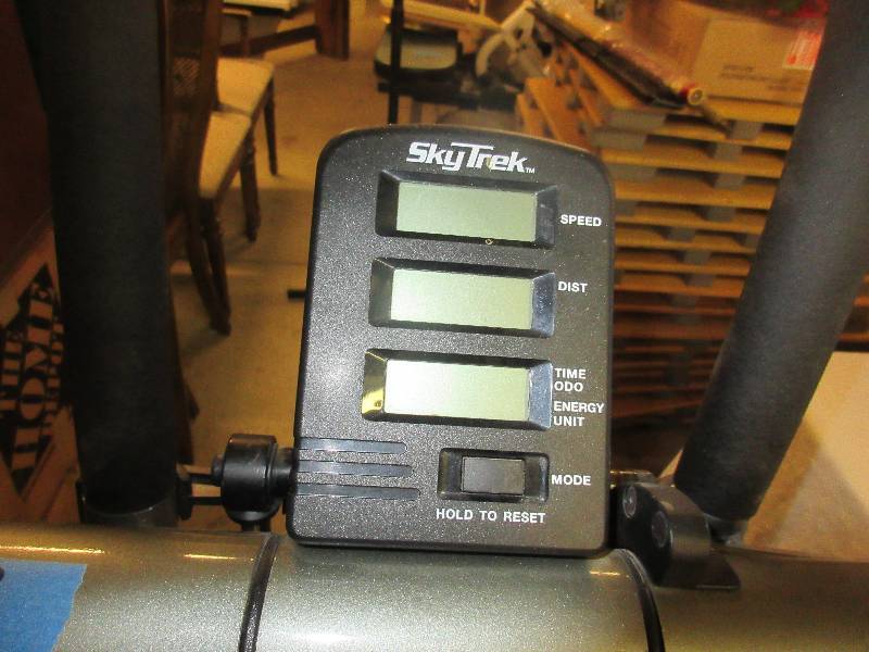 lot 23 image: Sky Trek Elliptical Ski Simulator Exerciser