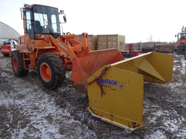 Doosan Mega 160 Front End Loader With snow pusher