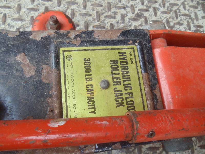 lot 2 image: 3000 lb trolley jack