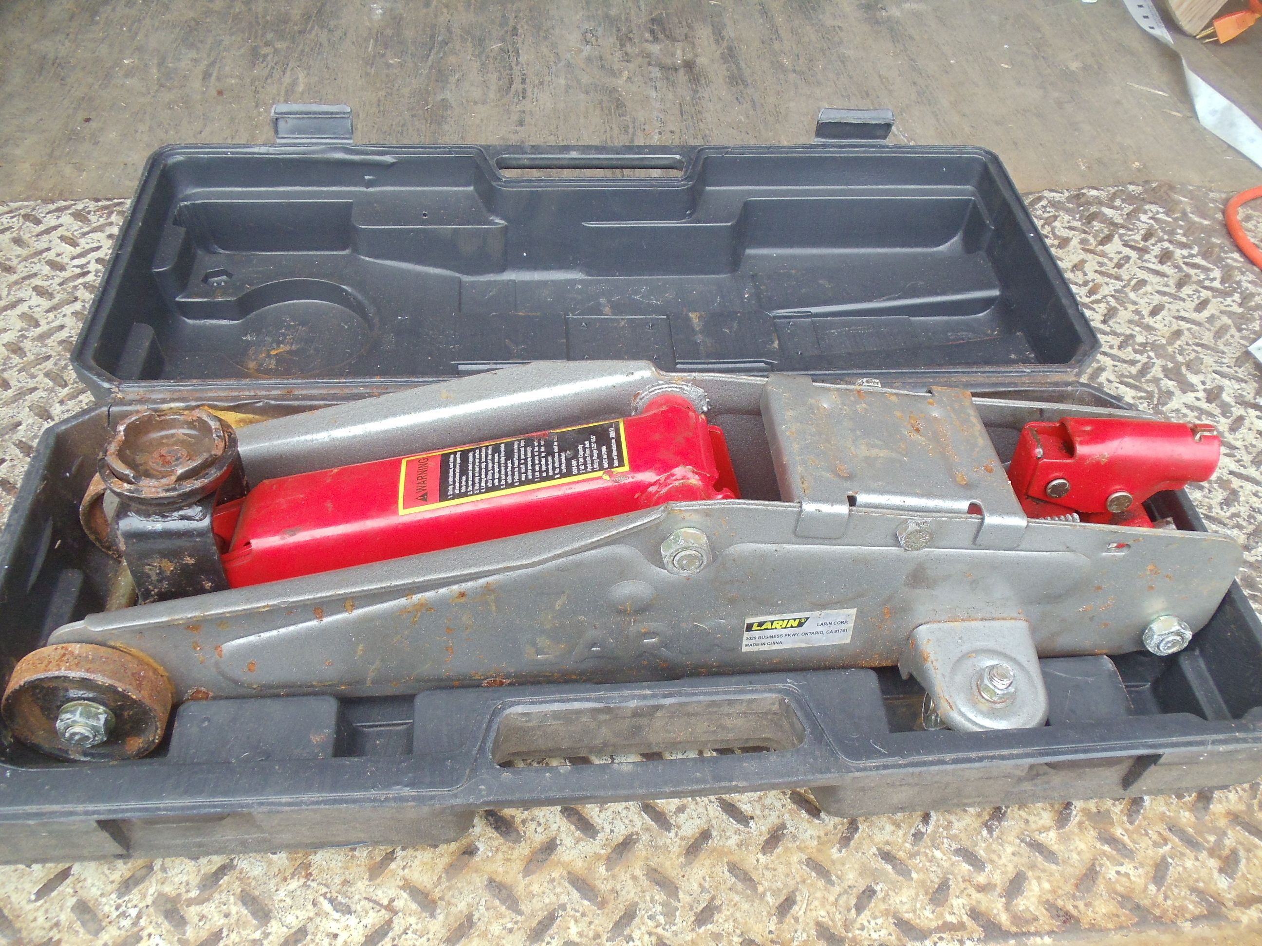 lot 5 image: Larin 2 12 ton trolley jack