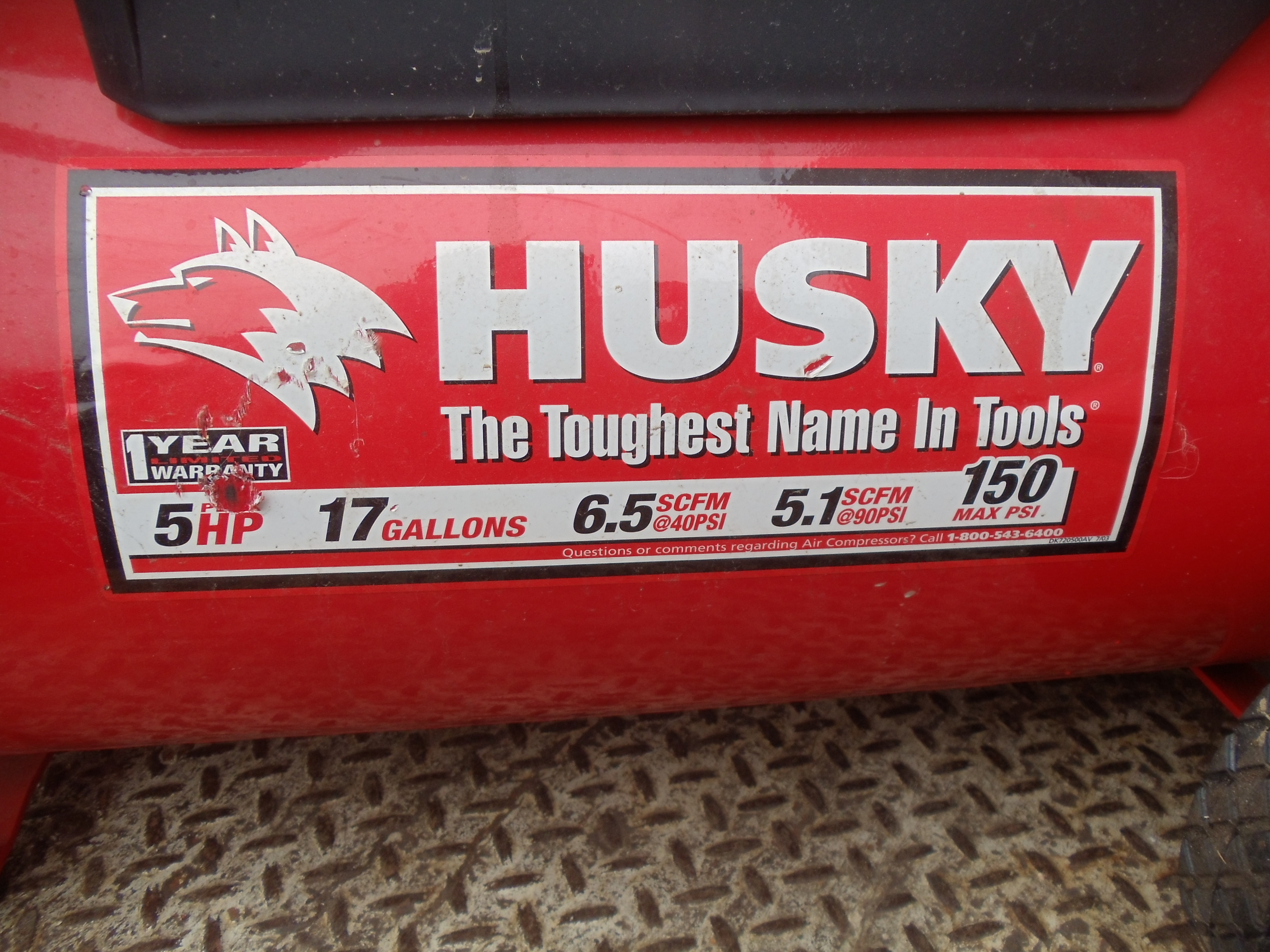lot 7 image: Husky 5 HP air compressor