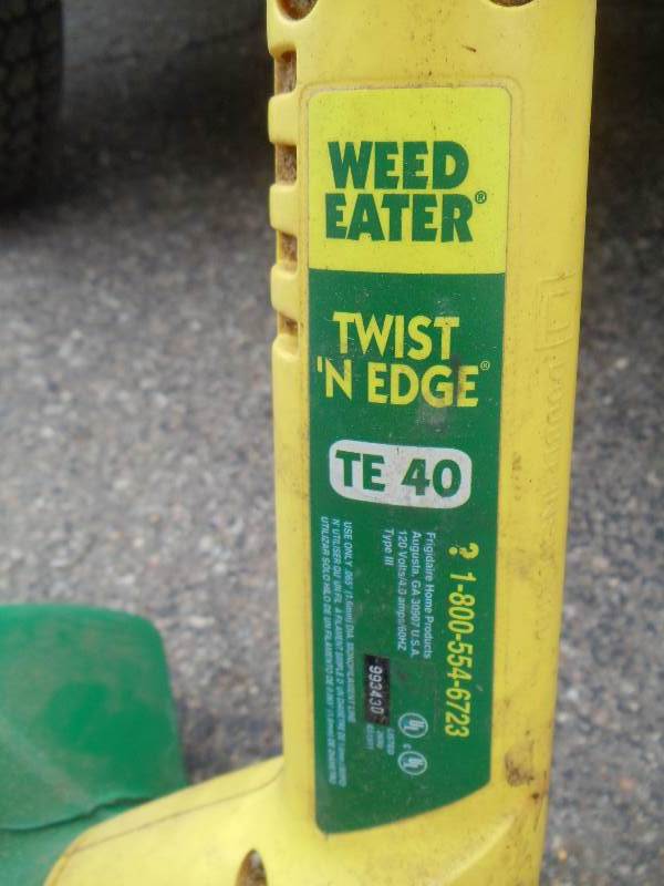 lot 12 image: Weed eater weed whip