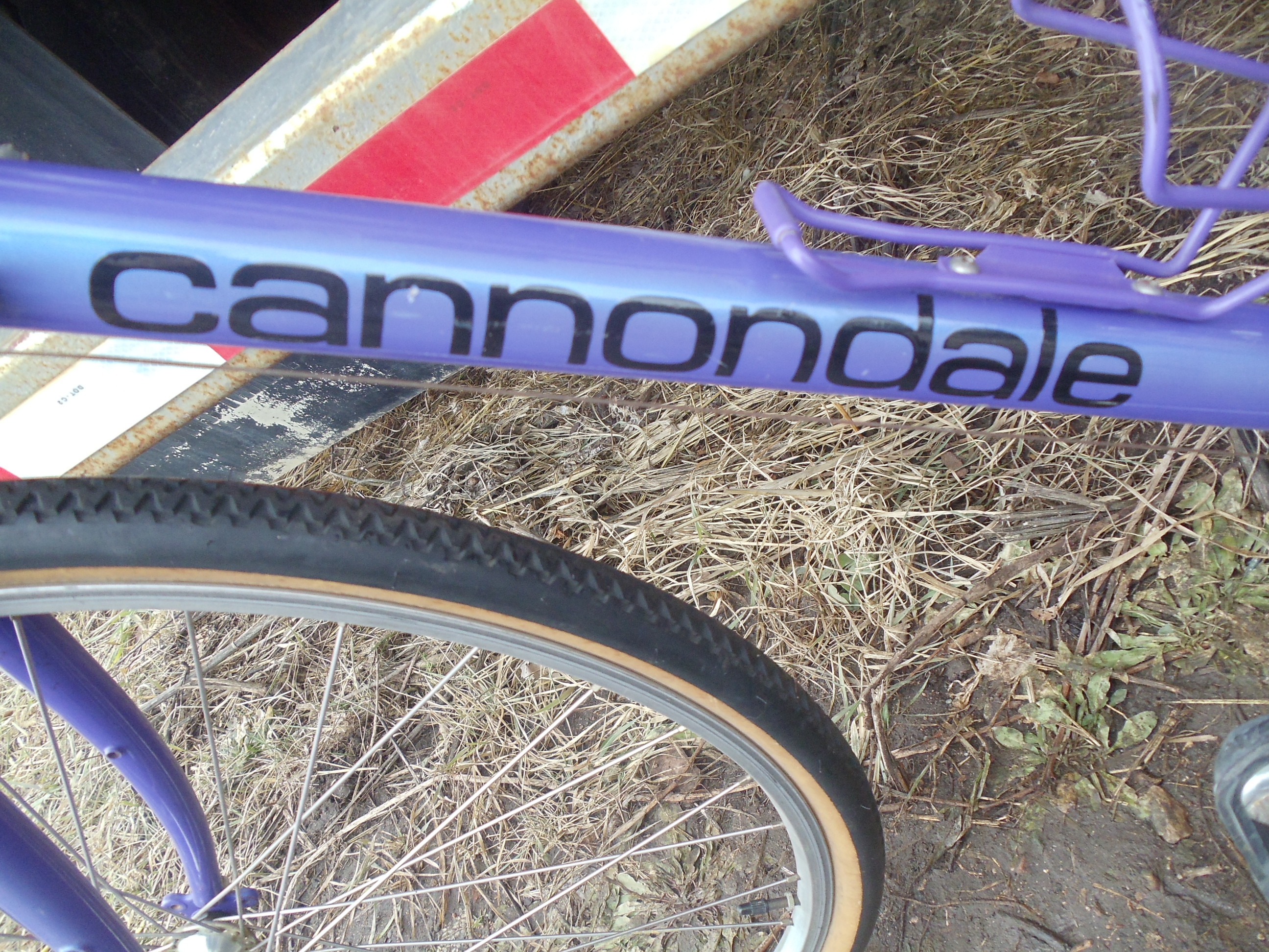 lot 16 image: Cannondale bicycle